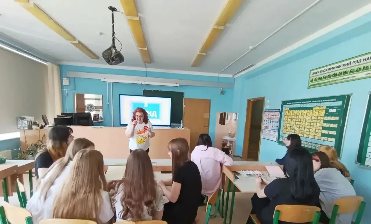К Дню химии между командами 8-х классов прошёл квиз об этой сложной,но такой интересной науке! Не вс