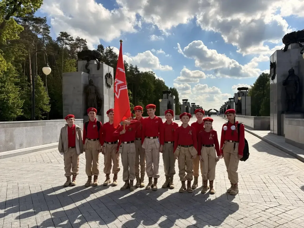 16.05.2026 юнармейцы отряда «Пламя» приняли участие в VII открытом смотре строя и песни военно-патри