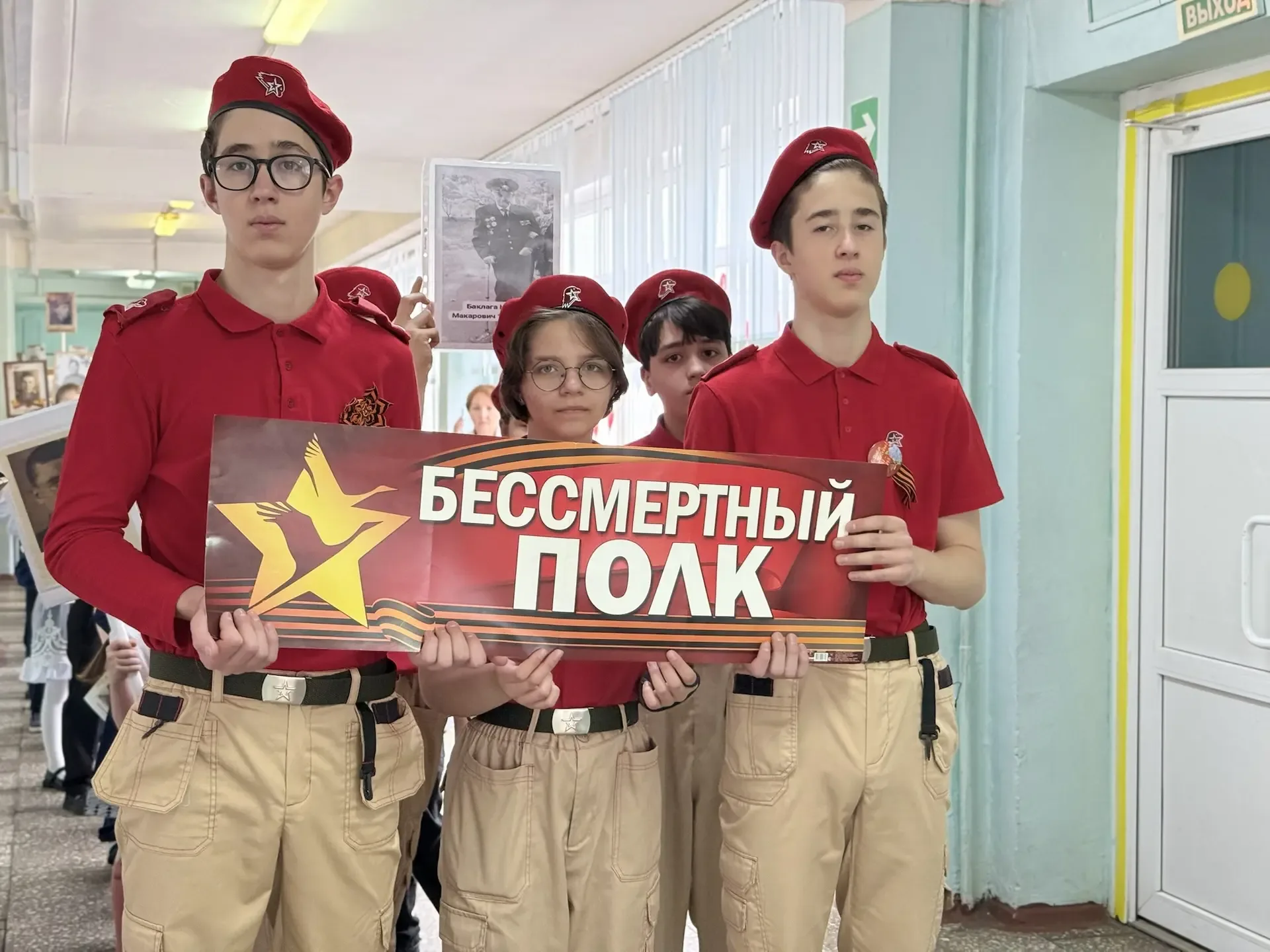 Сегодня в нашей школе прошла патриотическая акция «Бессмертный полк», в которой приняли участие учащ
