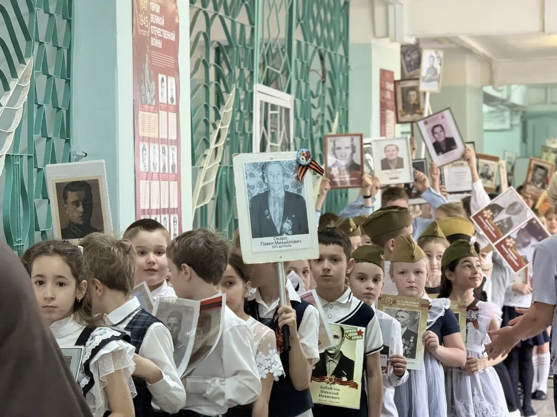 Сегодня в нашей школе прошла патриотическая акция «Бессмертный полк», в которой приняли участие учащ