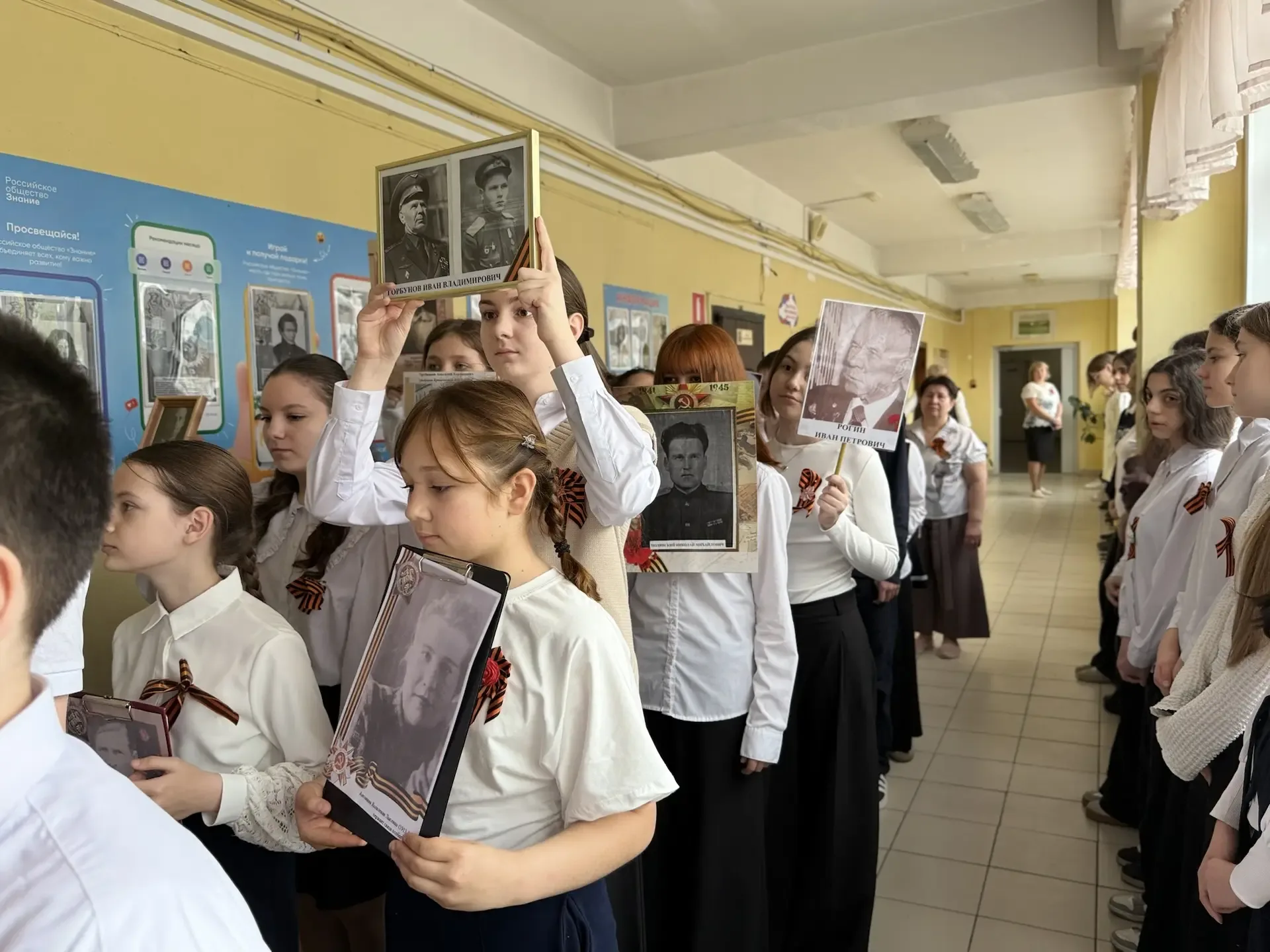 Сегодня в нашей школе прошла патриотическая акция «Бессмертный полк», в которой приняли участие учащ