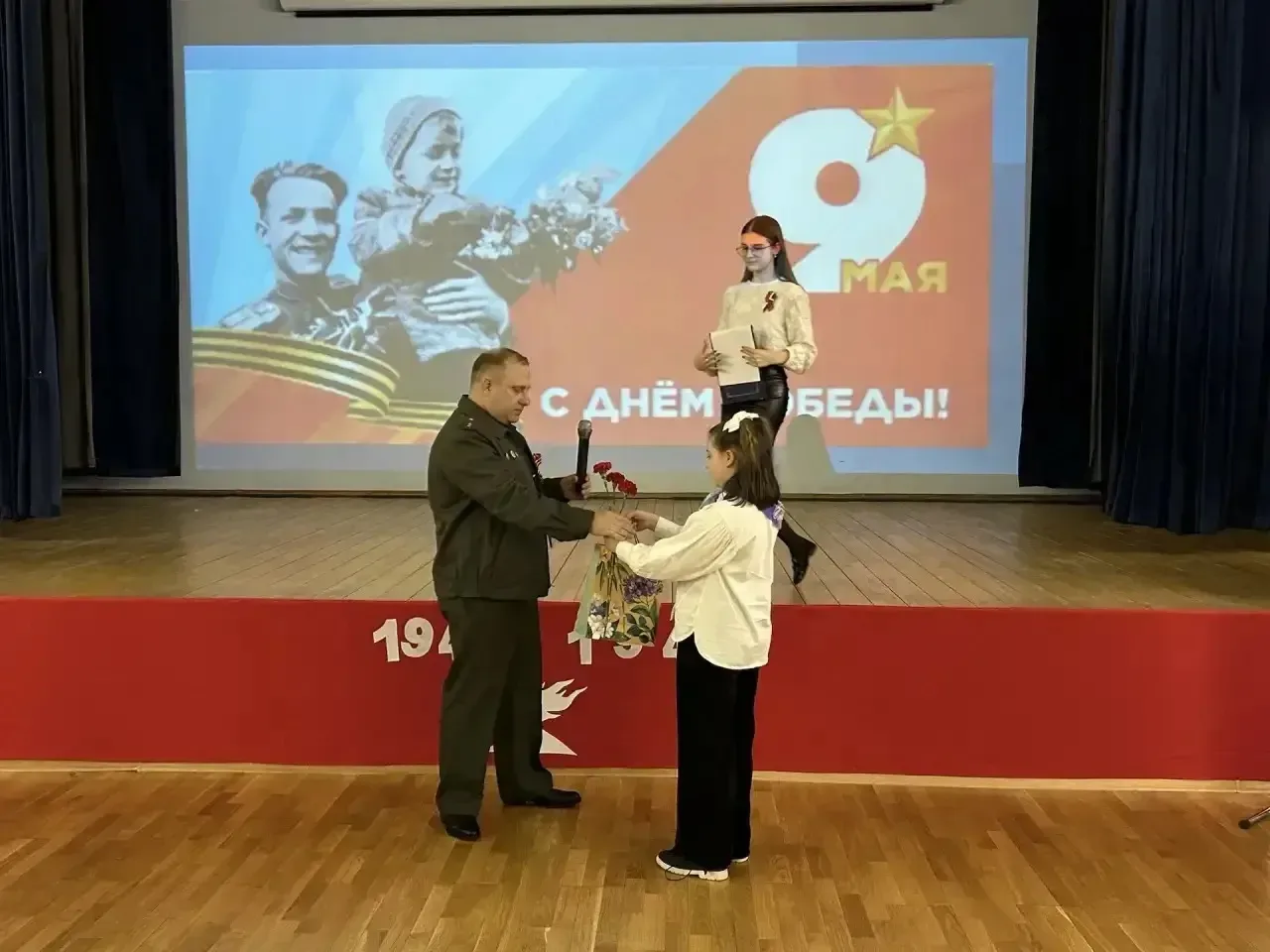В МОУ СОШ № 33 прогремел «Салют Победы»: от истории — к вечности 🎖️  08.05.2026 года в стенах нашей 