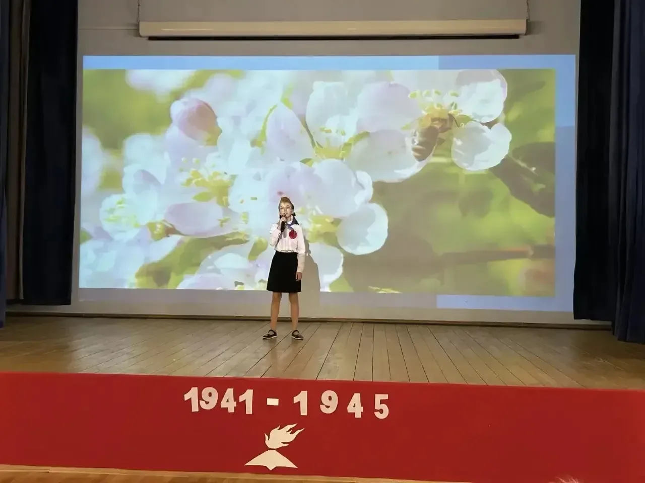 В МОУ СОШ № 33 прогремел «Салют Победы»: от истории — к вечности 🎖️  08.05.2026 года в стенах нашей 