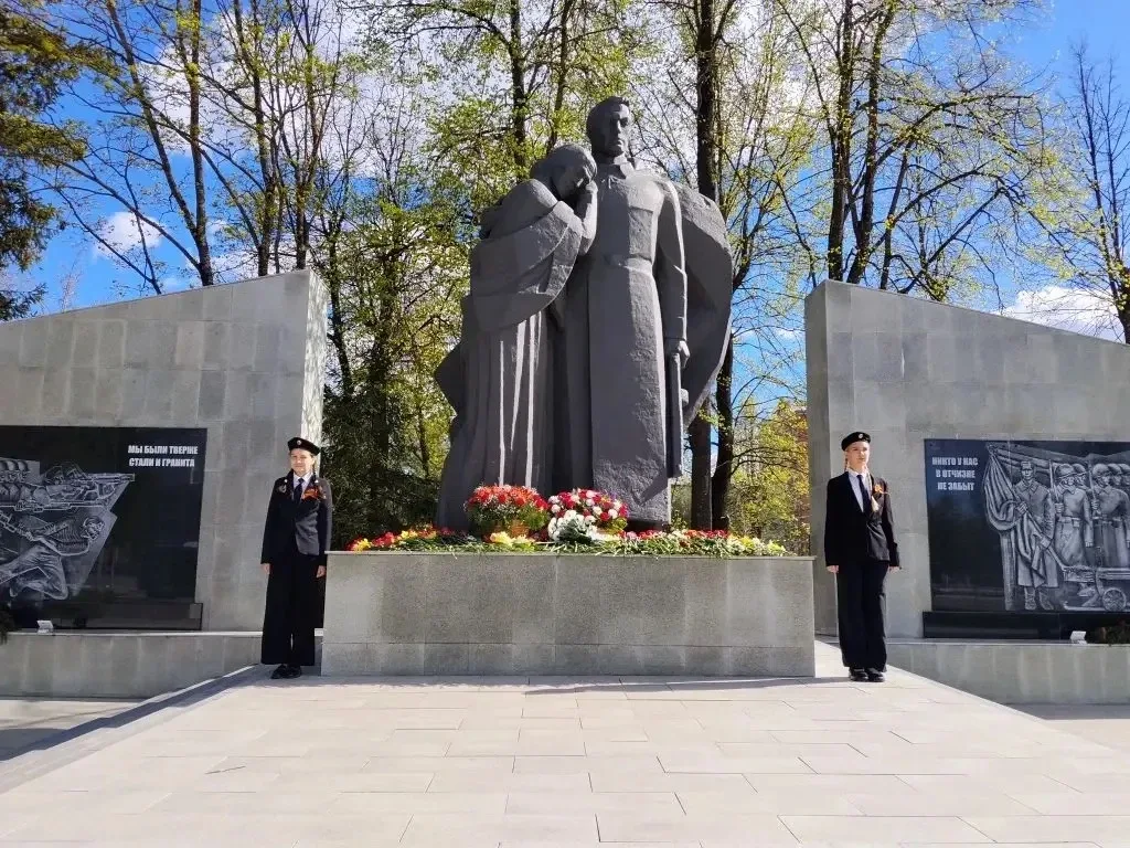 Молодежь помнит подвиг своих героев.  Учащиеся 10 "А" и 10 "Б" классов нашей школы стали участниками