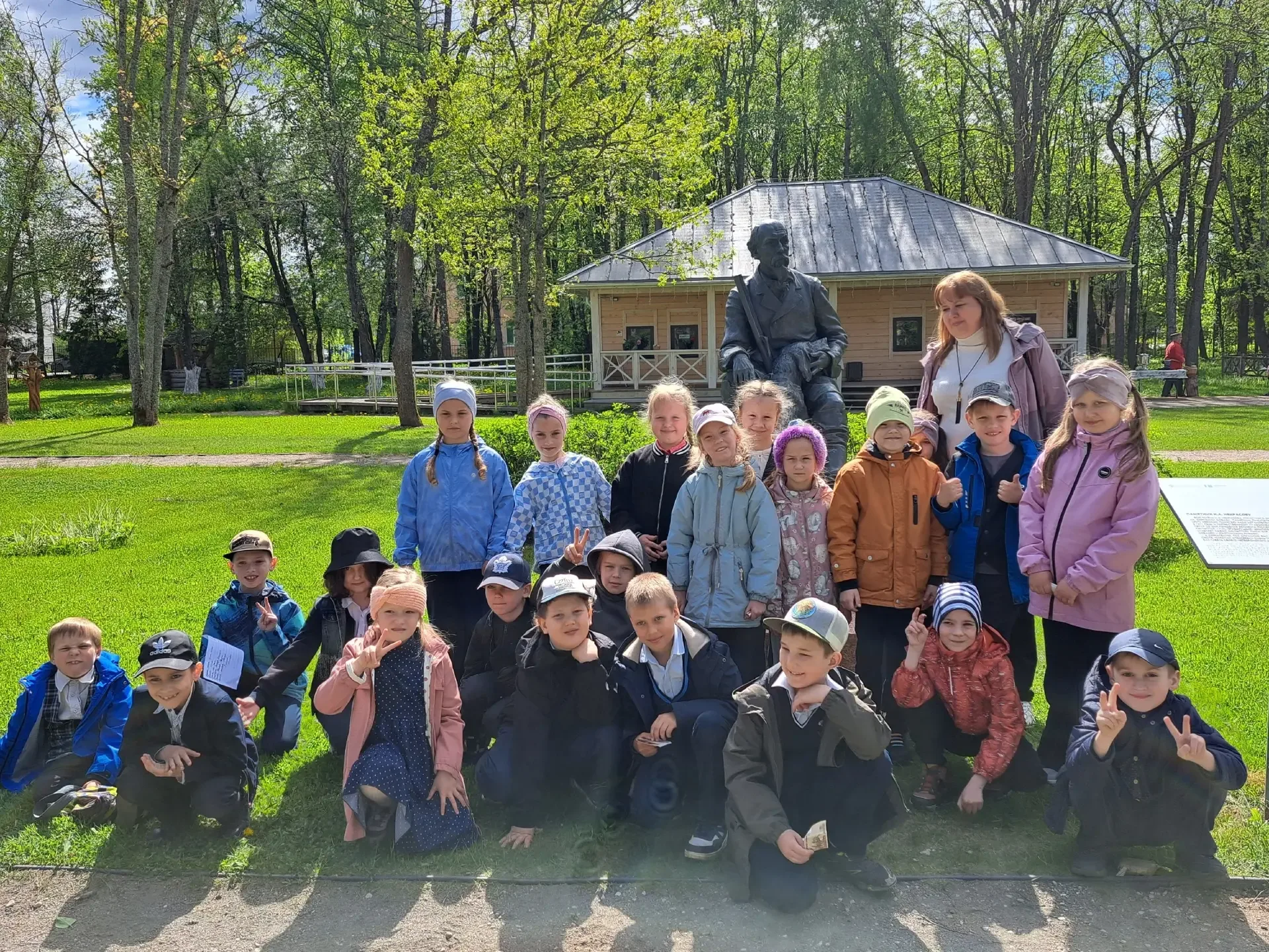 ✨ Путешествие в мир Некрасова: 1 «А» и 1 «Б» побывали в музее в Чудово! ✨  На днях ученики 1 «А» и 1