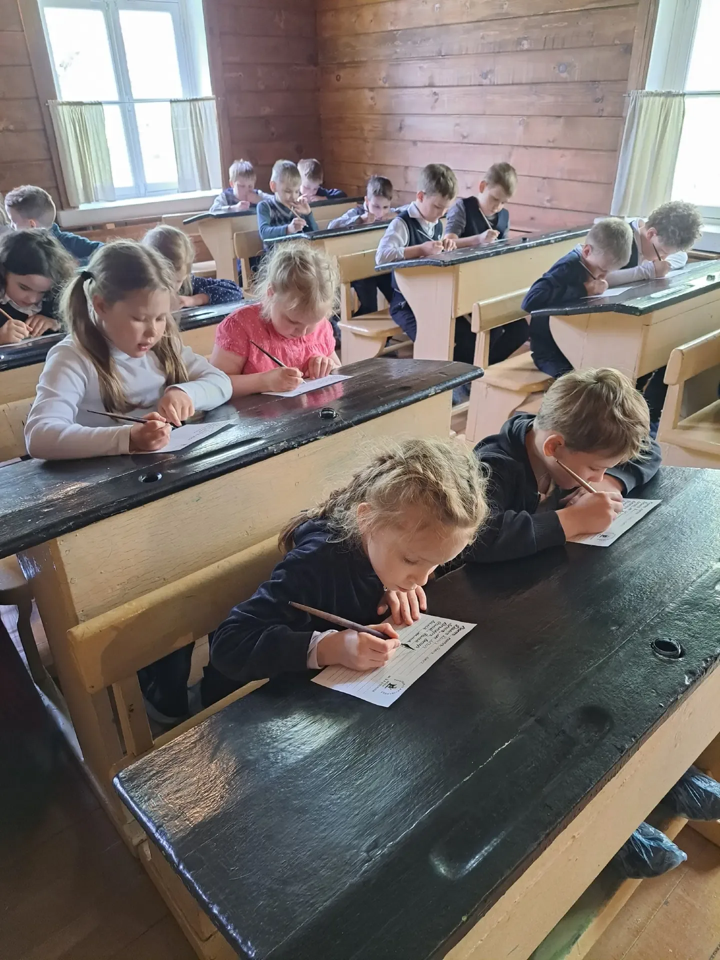 ✨ Путешествие в мир Некрасова: 1 «А» и 1 «Б» побывали в музее в Чудово! ✨  На днях ученики 1 «А» и 1