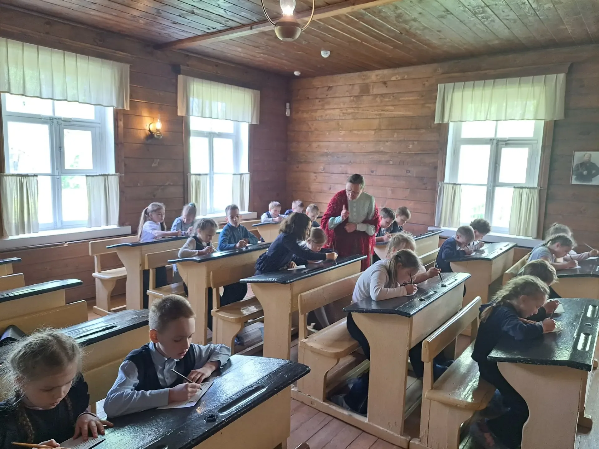 ✨ Путешествие в мир Некрасова: 1 «А» и 1 «Б» побывали в музее в Чудово! ✨  На днях ученики 1 «А» и 1