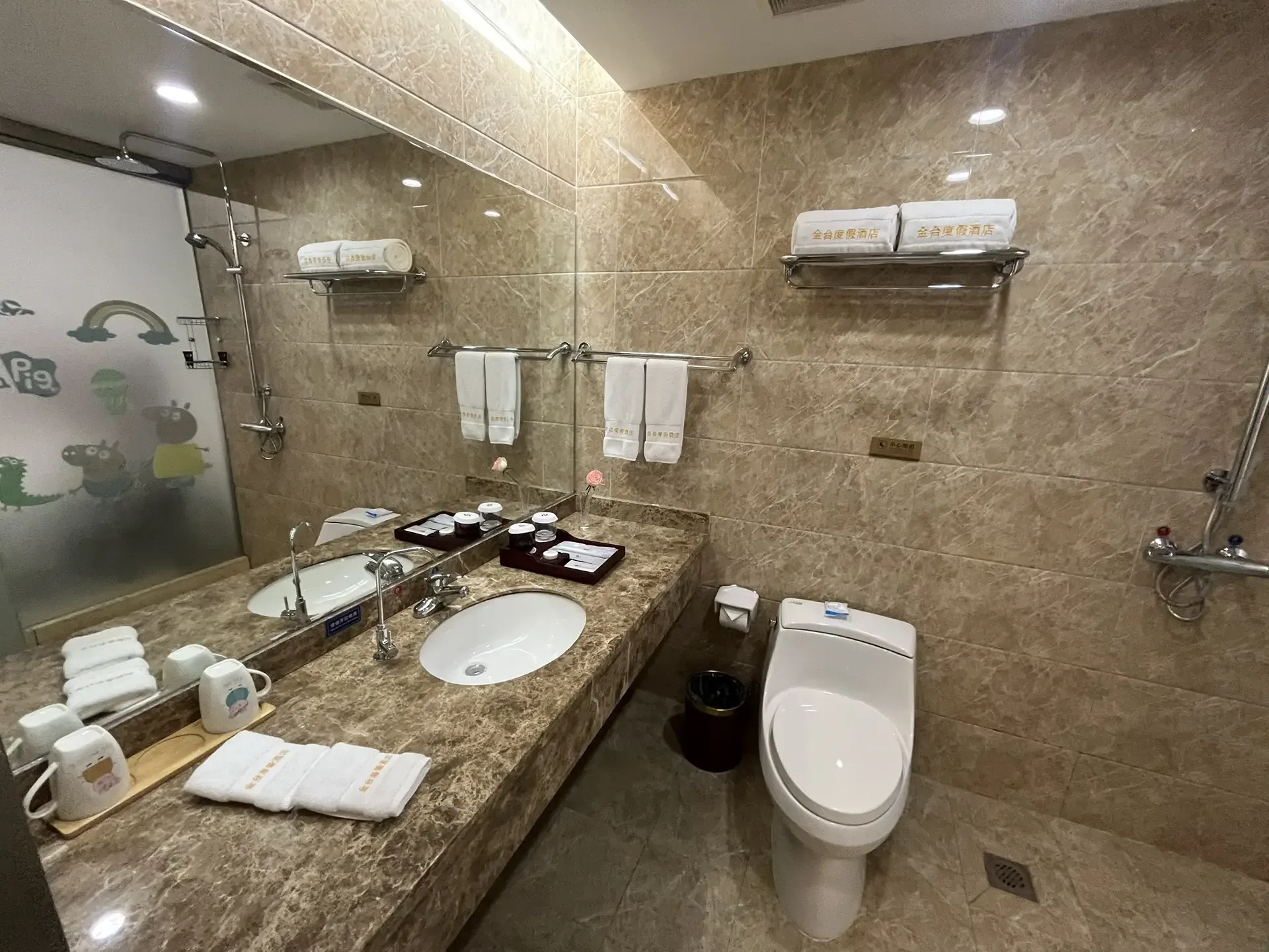 🏨 Отель «Горизонт» в Бэйдайхе - отдых с видом на море  ✨ В центре Бэйдайхе расположился уютный отель