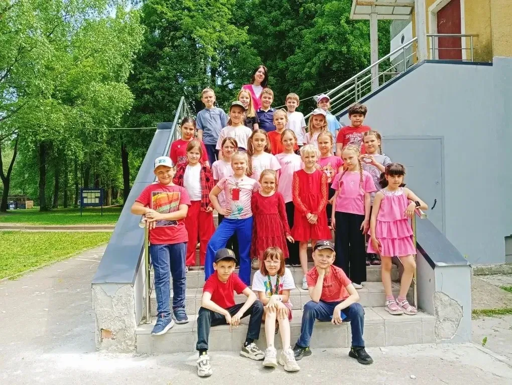 🎉 Цветная неделя в Центре образования № 2 набирает обороты!  Сегодня день выдался по-настоящему ярки