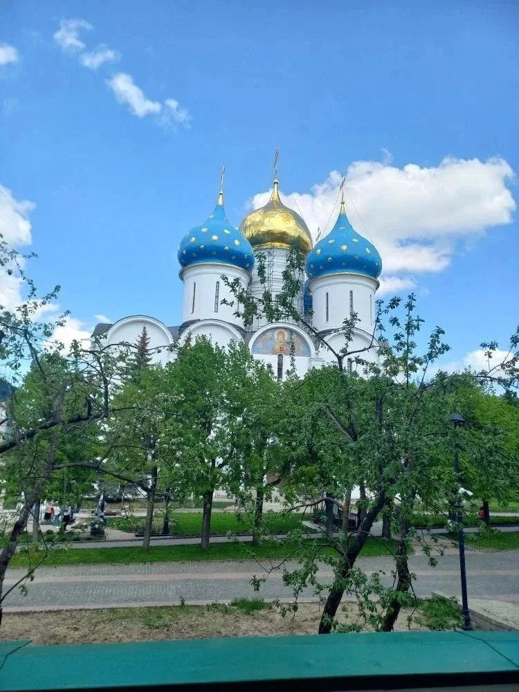 Окончание учебного года ученики 7 "В" и 7 "Г" класса отметили поездкой в город Сергиев Посад в сопро