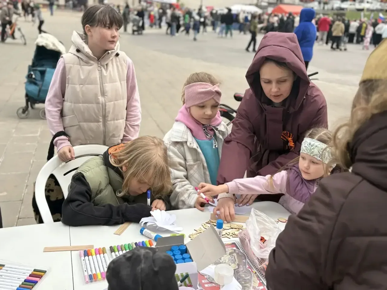 🎉 Сегодня, 9 мая, на главной городской площади прошел трогательный мастер-класс «Голубь мира», котор