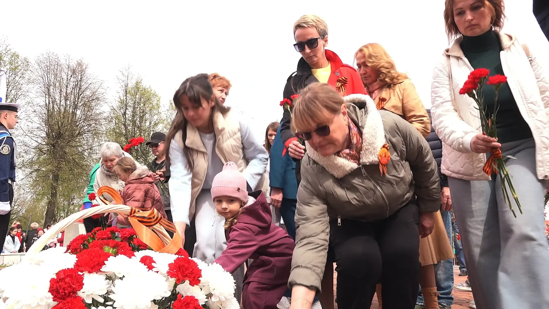 🕊️Сегодня, в знаменательный день 81-летия Великой Победы, педагоги и обучающиеся  нашего Центр образ