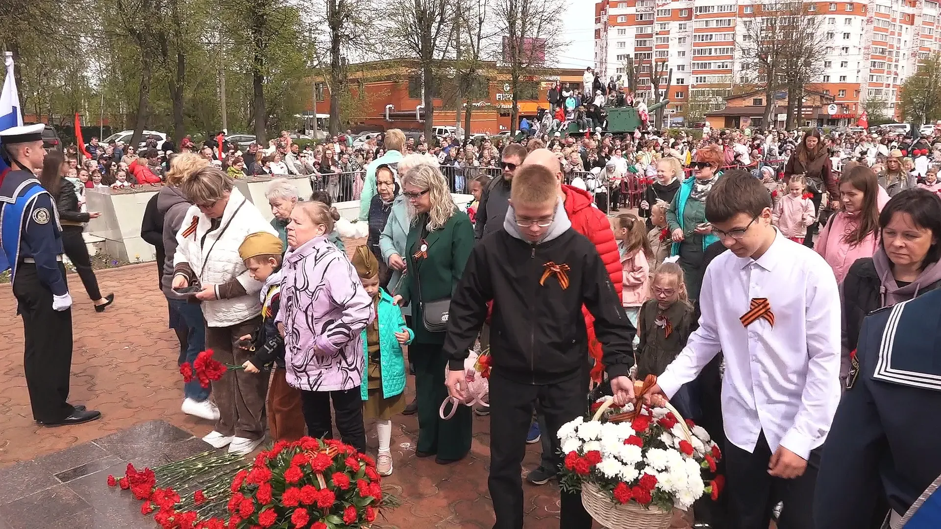 🕊️Сегодня, в знаменательный день 81-летия Великой Победы, педагоги и обучающиеся  нашего Центр образ
