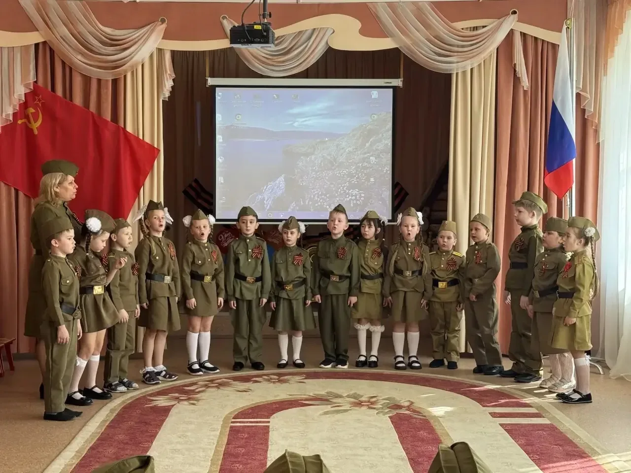 Парад Победы «Победу славим» под руководством музыкального руководителя Галины Николаевны Озорновой 