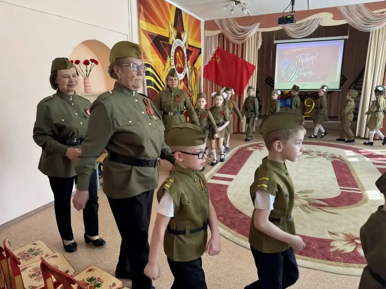 Парад Победы «Победу славим» под руководством музыкального руководителя Галины Николаевны Озорновой 
