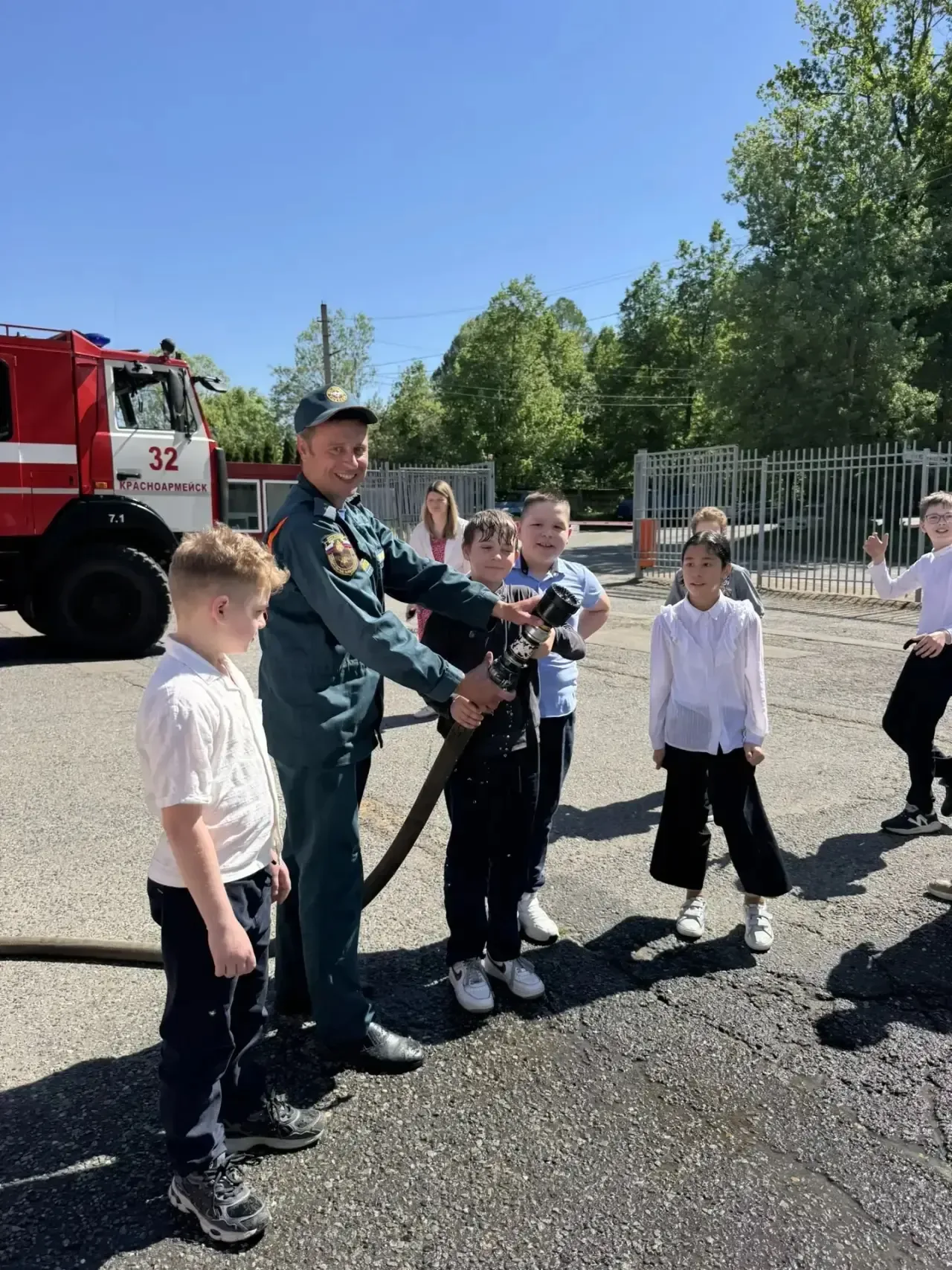 🚒 Сегодня у 4Б класса был не просто урок, а настоящий праздник!  Ребята побывали на экскурсии в пожа