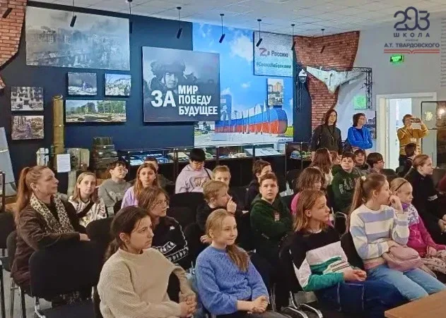 ЛЕНИНО-СНЕГИРИ   🚐 Ученики 5-х «А» и «Б» классов отправились в увлекательное путешествие в Ленино-Сн