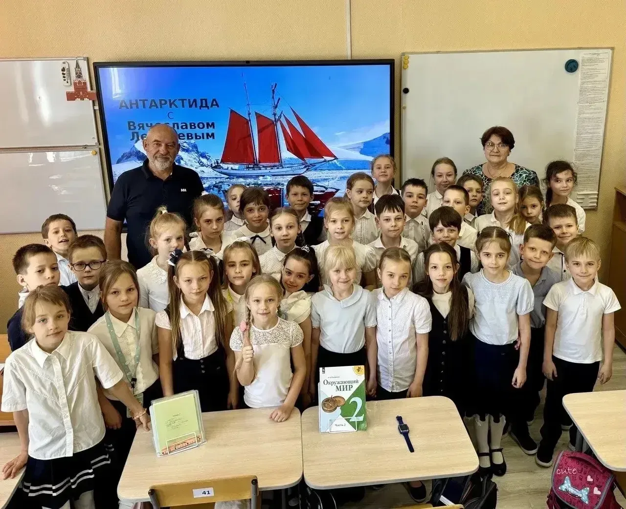 ⛵️Океан в школьном кабинете: встреча с настоящим мореплавателем!  Сегодня стены нашего корпуса напол