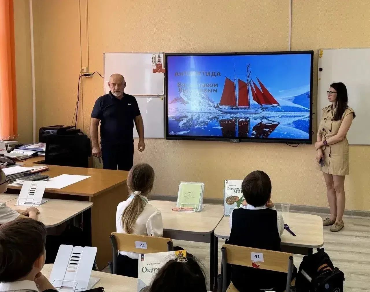 ⛵️Океан в школьном кабинете: встреча с настоящим мореплавателем!  Сегодня стены нашего корпуса напол