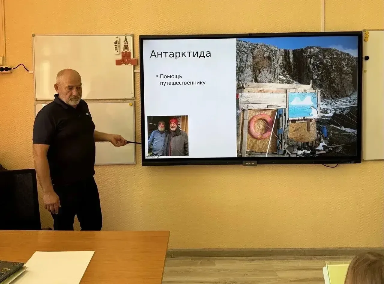 ⛵️Океан в школьном кабинете: встреча с настоящим мореплавателем!  Сегодня стены нашего корпуса напол