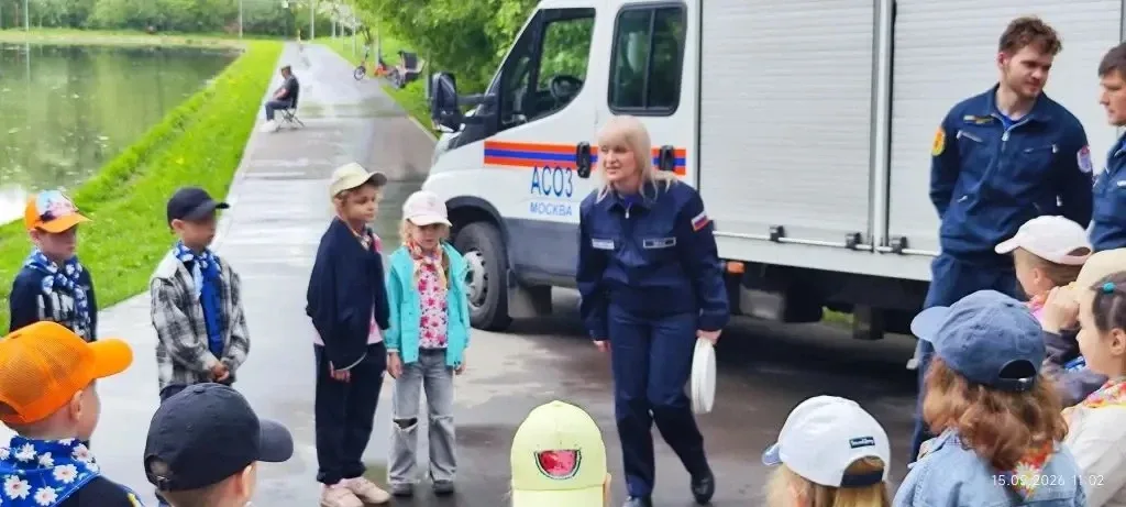 Учения на Кольском пруду для наших малышей от сотрудников МЧС  Сотрудники МЧС поступили иначе: они п
