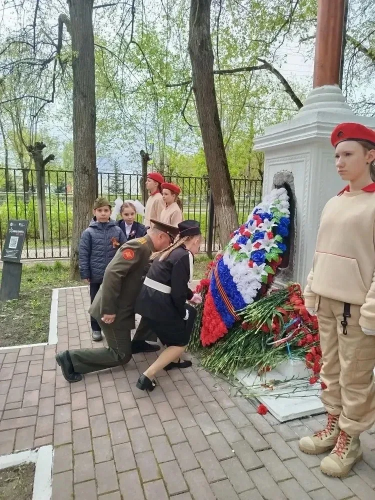 Помните! Через века, через года, — помните! О тех, кто уже не придёт никогда, — помните!  Не плачьте