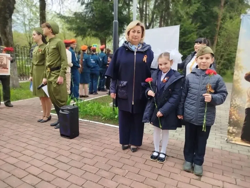 Помните! Через века, через года, — помните! О тех, кто уже не придёт никогда, — помните!  Не плачьте