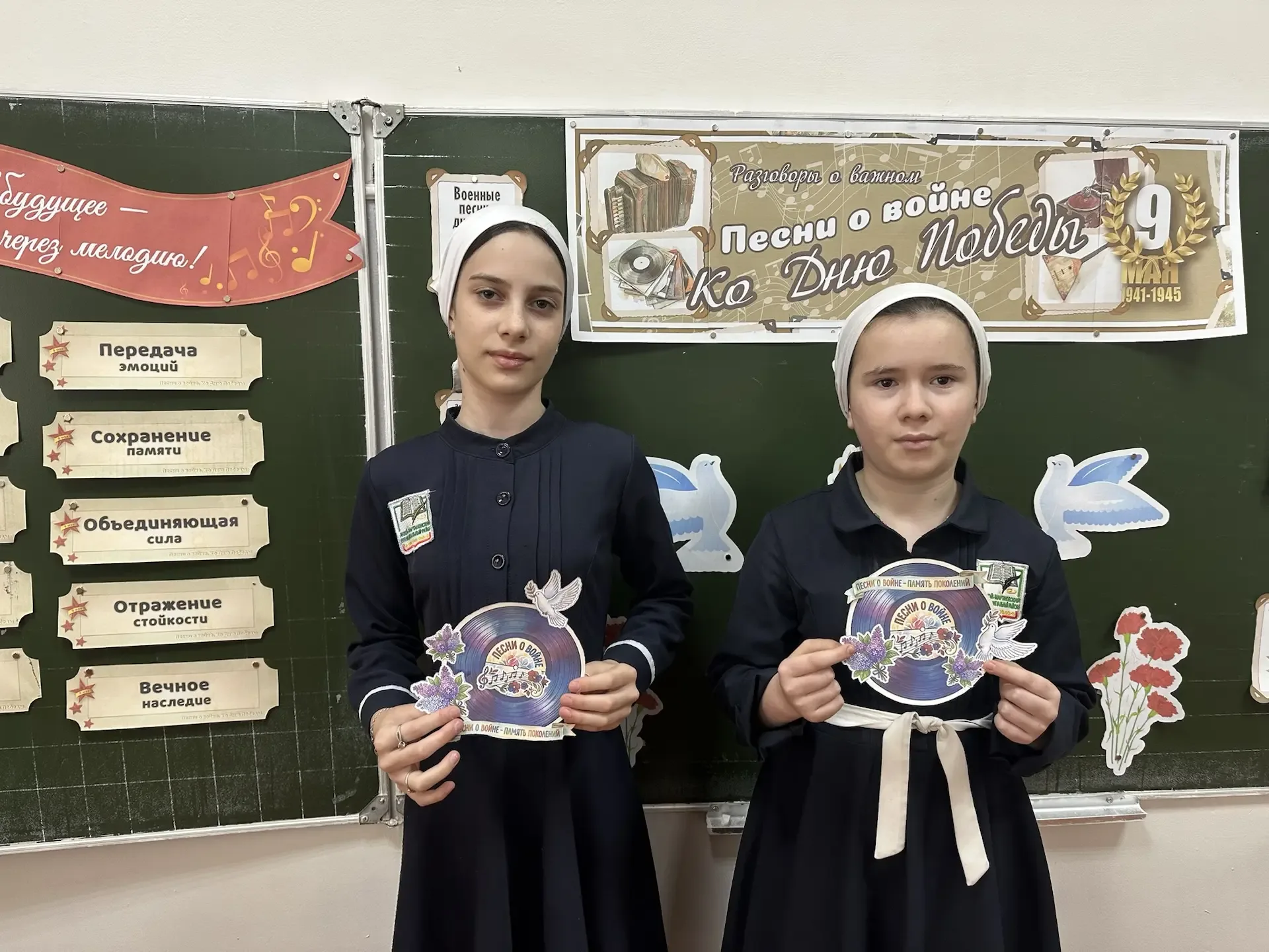 🇷🇺РАЗГОВОРЫ О ВАЖНОМ  🔔Утро понедельника, 4 мая 2026 года, в нашей школе традиционно началось с торж