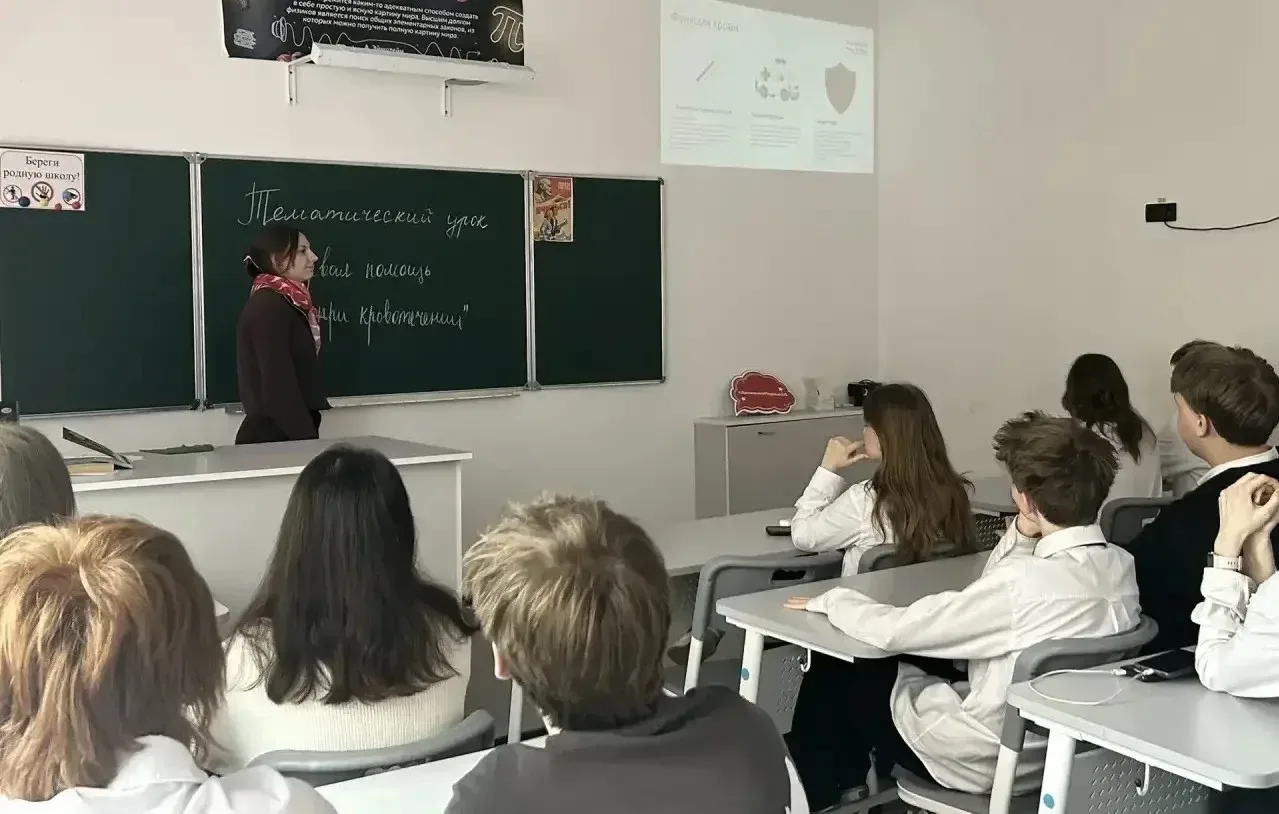 Участники «Движения Первых» провели серию тематических уроков в рамках проекта «Первая помощь» 🚑  В 
