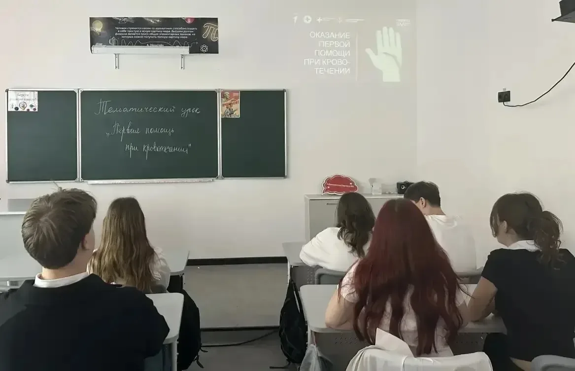 Участники «Движения Первых» провели серию тематических уроков в рамках проекта «Первая помощь» 🚑  В 