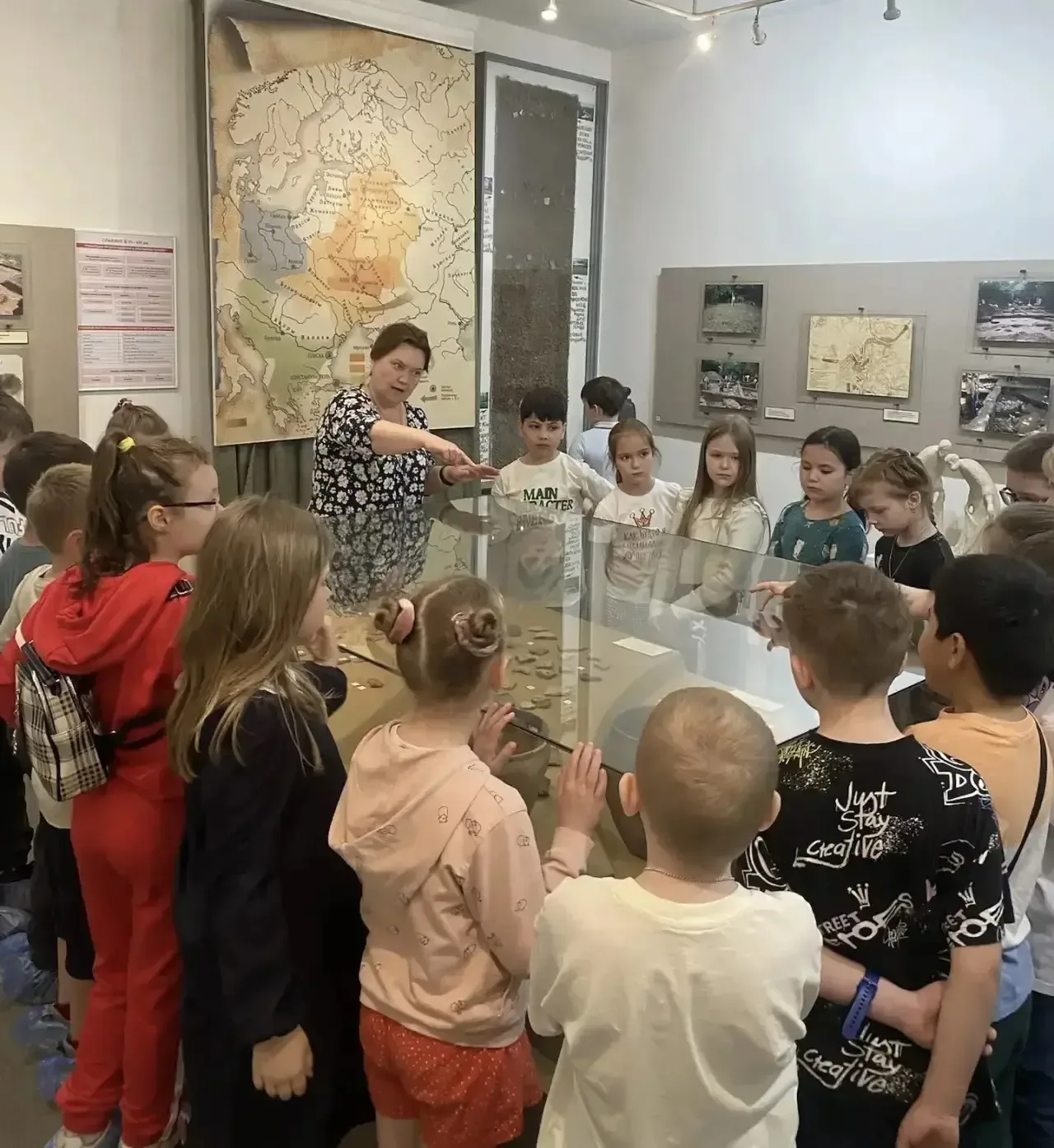 Накануне «Международного дня Музеев» ученики 1 «Б» класса нашего лицея посетили музей «Подолье». Для