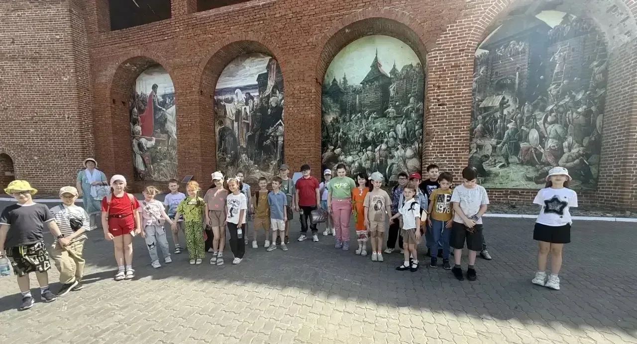 Ученики З «Э» класса нашего лицея посетили увлекательную экскурсию «Знакомство с картинами русских х