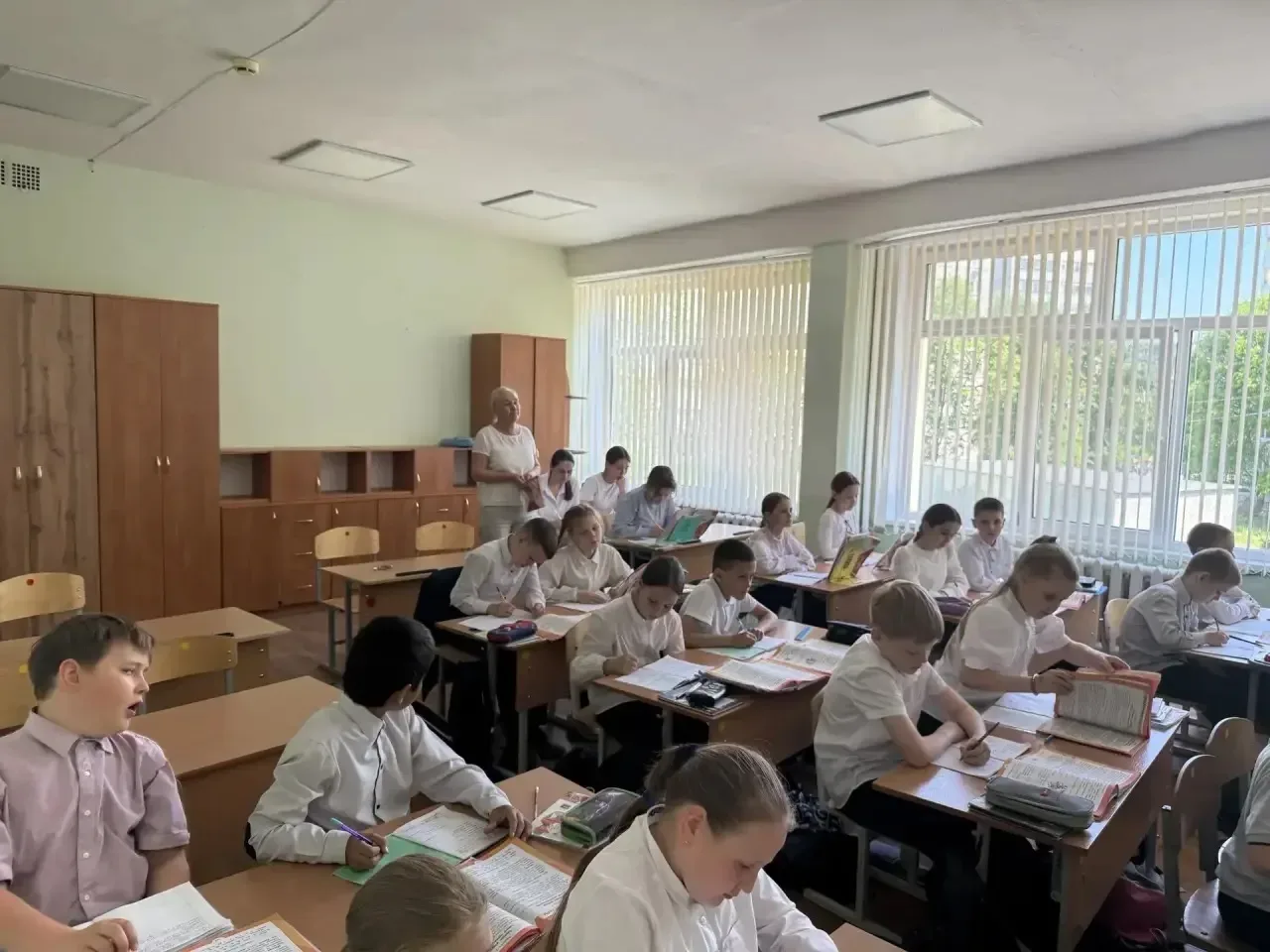 В нашей школе проводятся открытые уроки  с несколькими целями, которые связаны с повышением качества
