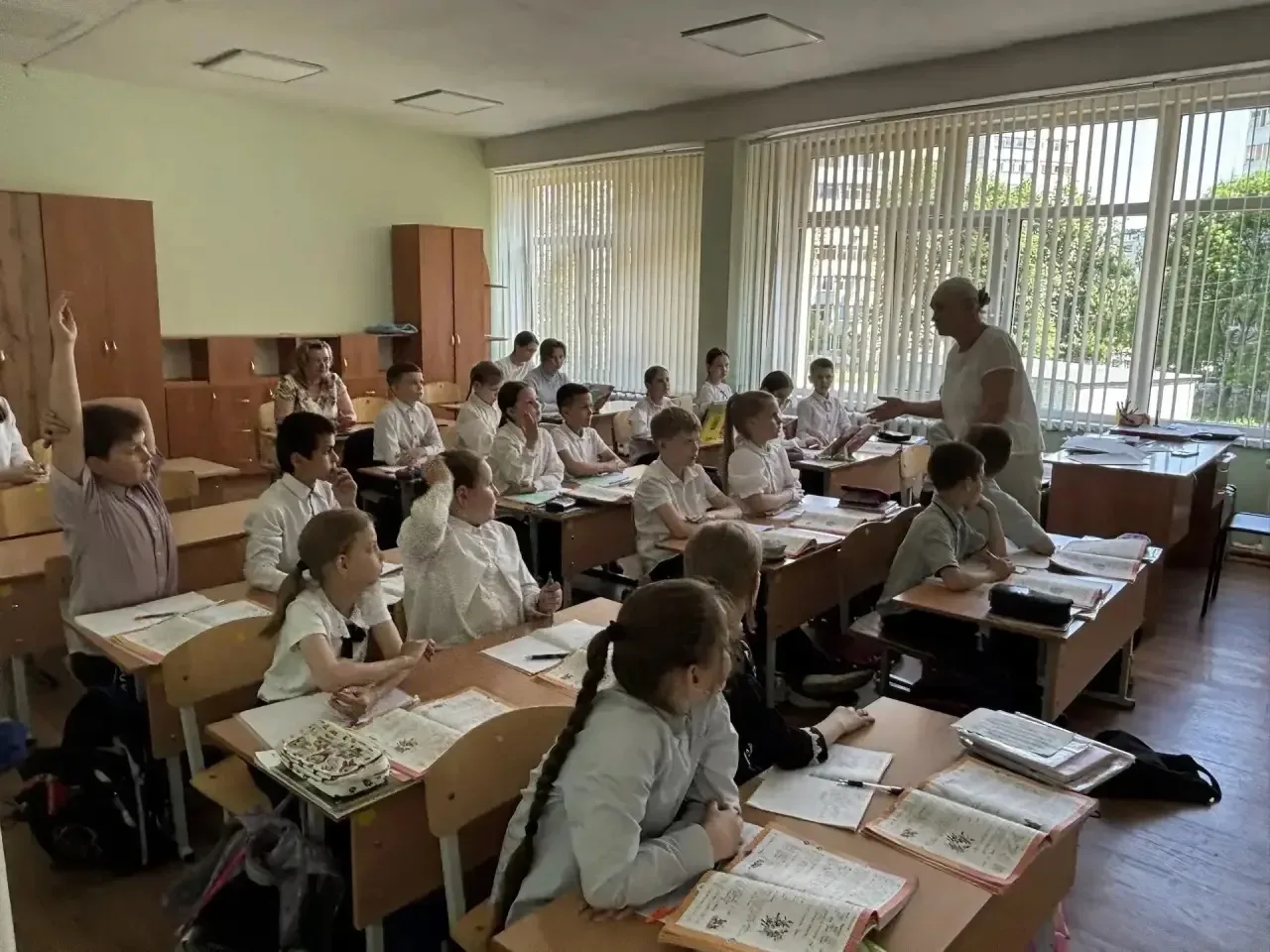 В нашей школе проводятся открытые уроки  с несколькими целями, которые связаны с повышением качества