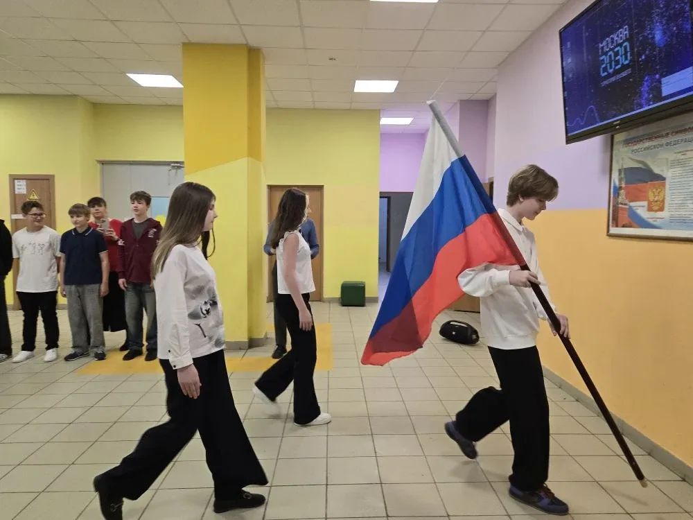 Гордость школы: честь и успех  Торжественная церемония выноса государственного флага Российской Феде