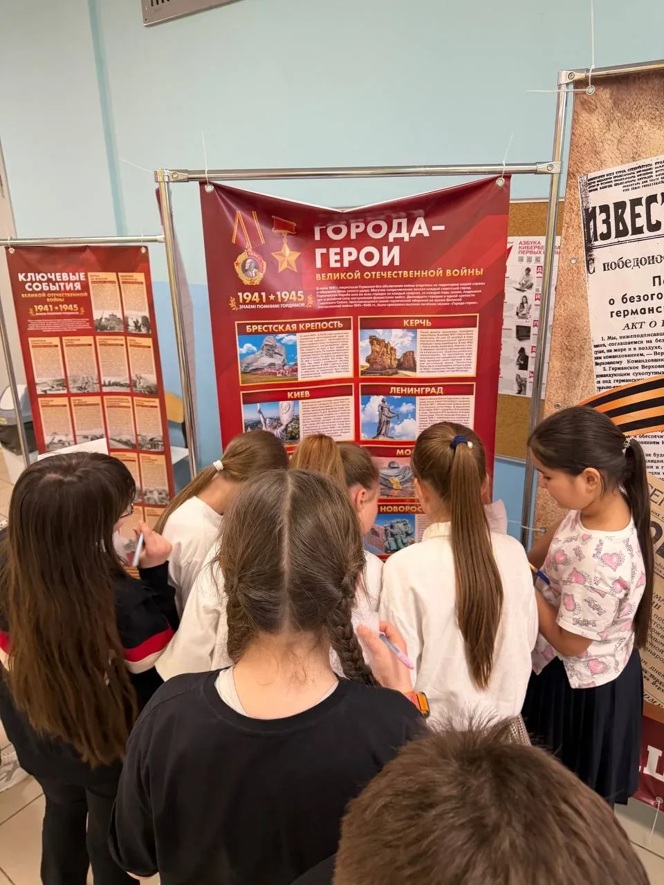 Квиз ко Дню Победы  На прошлой неделе в школе прошёл квиз «Шаги к Победе», посвящённый Дню Победы. В
