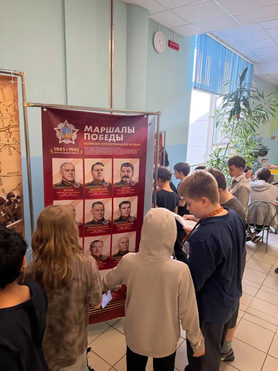 Квиз ко Дню Победы  На прошлой неделе в школе прошёл квиз «Шаги к Победе», посвящённый Дню Победы. В