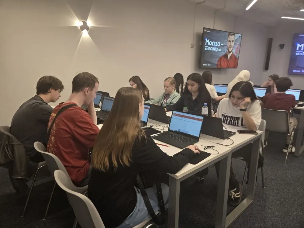 Профориентационное тестирование  Ученики 10 класса нашей школы посетили центр «Моя карьера» — простр