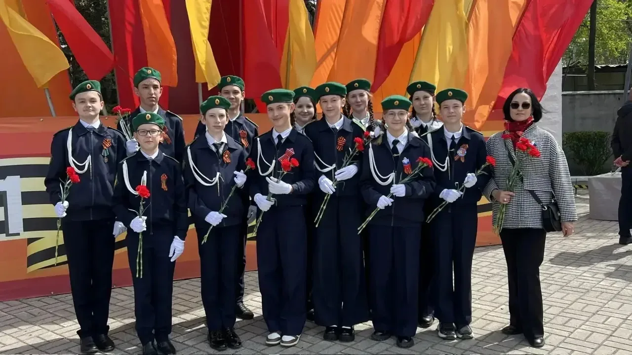 🔥 Связь поколений неразрывна: кадеты-пограничники почтили память героев у братской могилы  🇷🇺 Сегодн