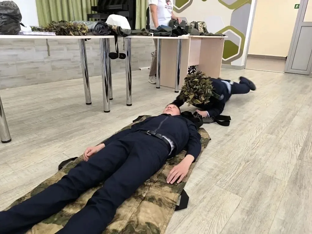 🕊️ «Калининград, мы вместе!»: урок мужества и доброты в стенах нашей гимназии  🇷🇺 Сегодня в нашей ги