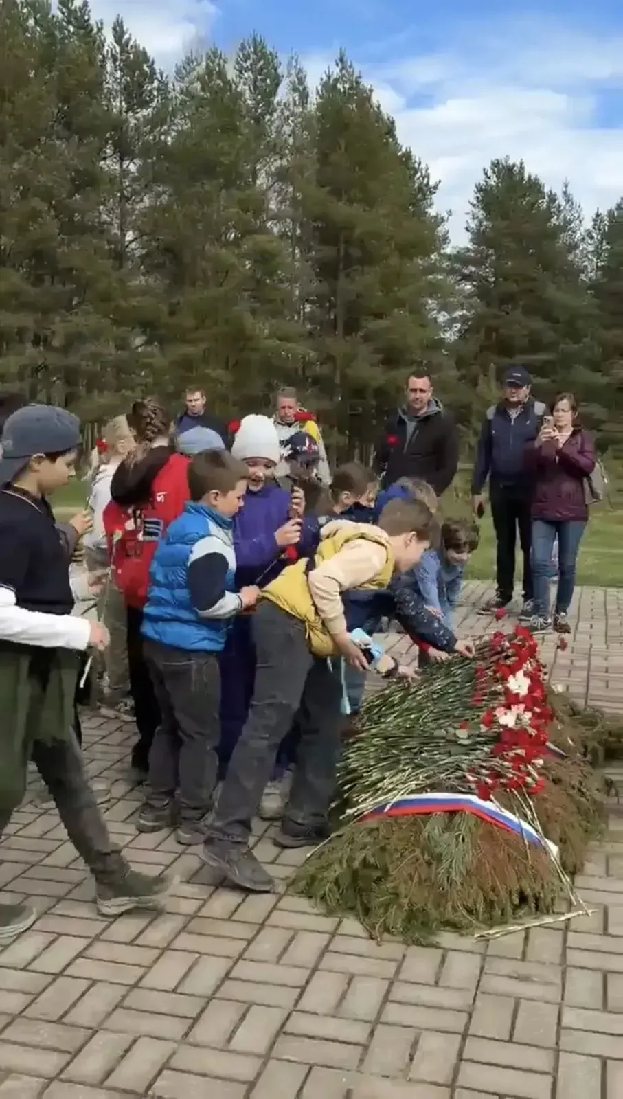 Недавно ученики 2 «В» класса ездили на экскурсию в «Сестрорецкий рубеж». Там ребята видели настоящие