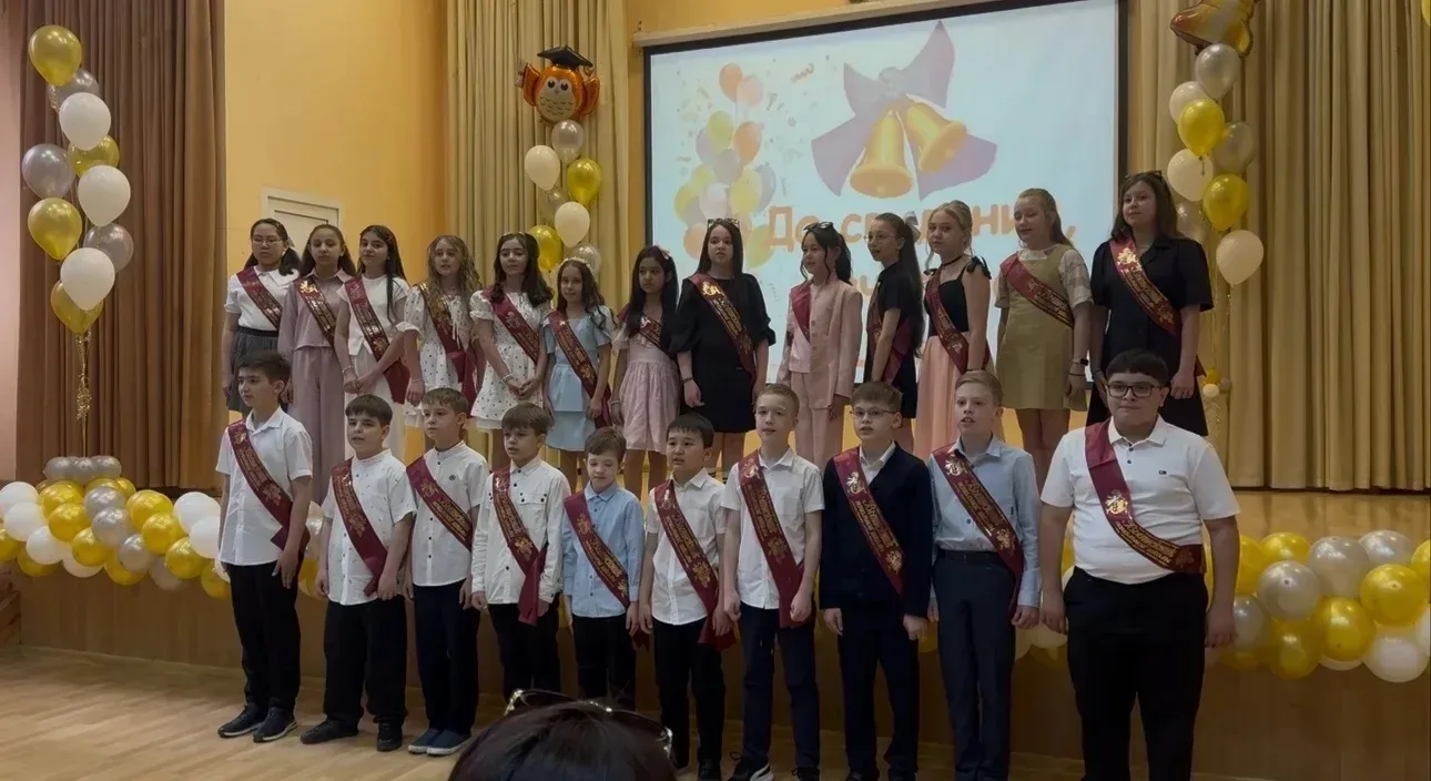 🎓 Выпускной 4-х классов — трогательное событие в нашей школе. Сегодня в корпусе на Ольховой прошёл о