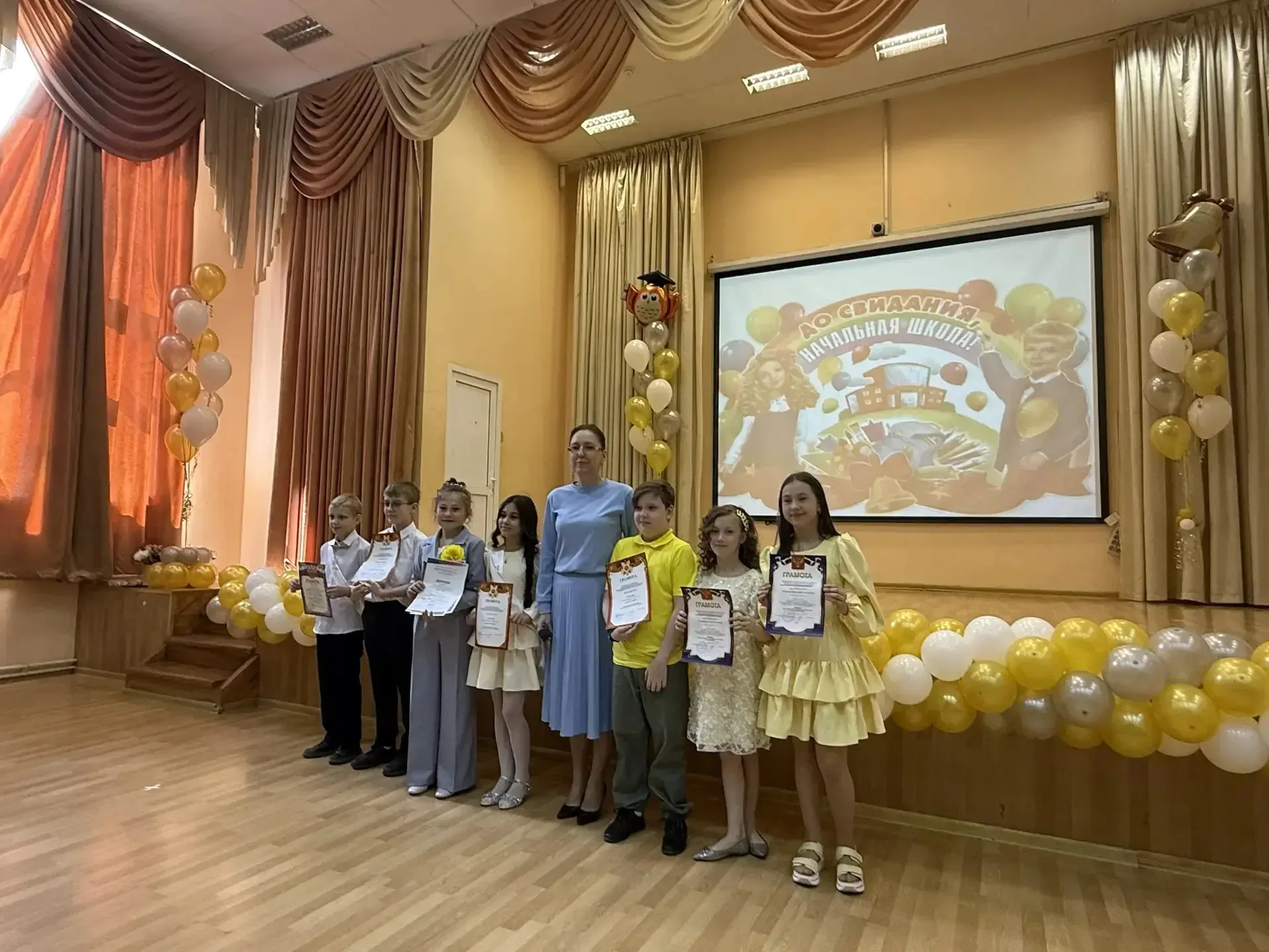 🎓 Выпускной 4-х классов — трогательное событие в нашей школе. Сегодня в корпусе на Ольховой прошёл о