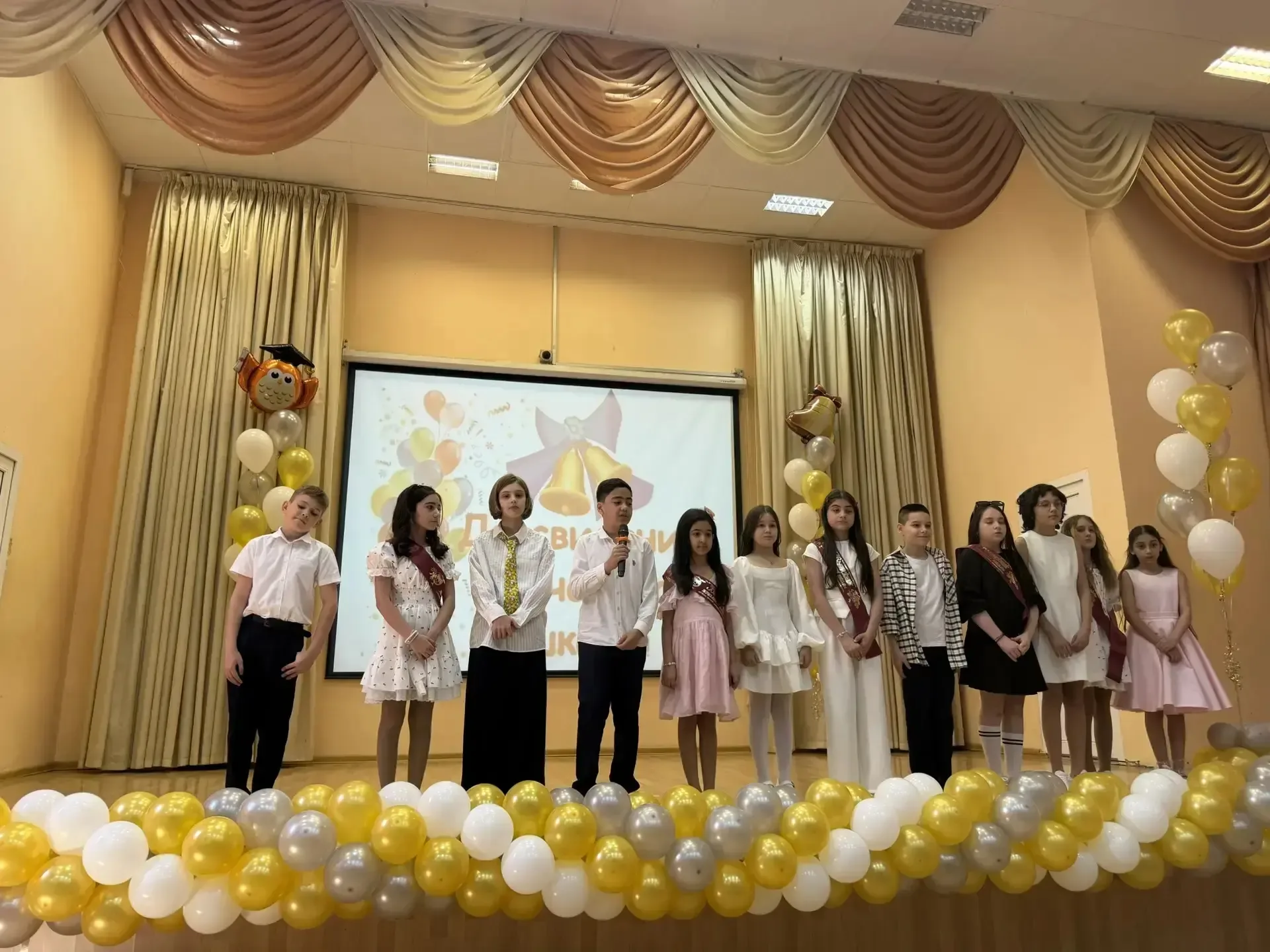 🎓 Выпускной 4-х классов — трогательное событие в нашей школе. Сегодня в корпусе на Ольховой прошёл о