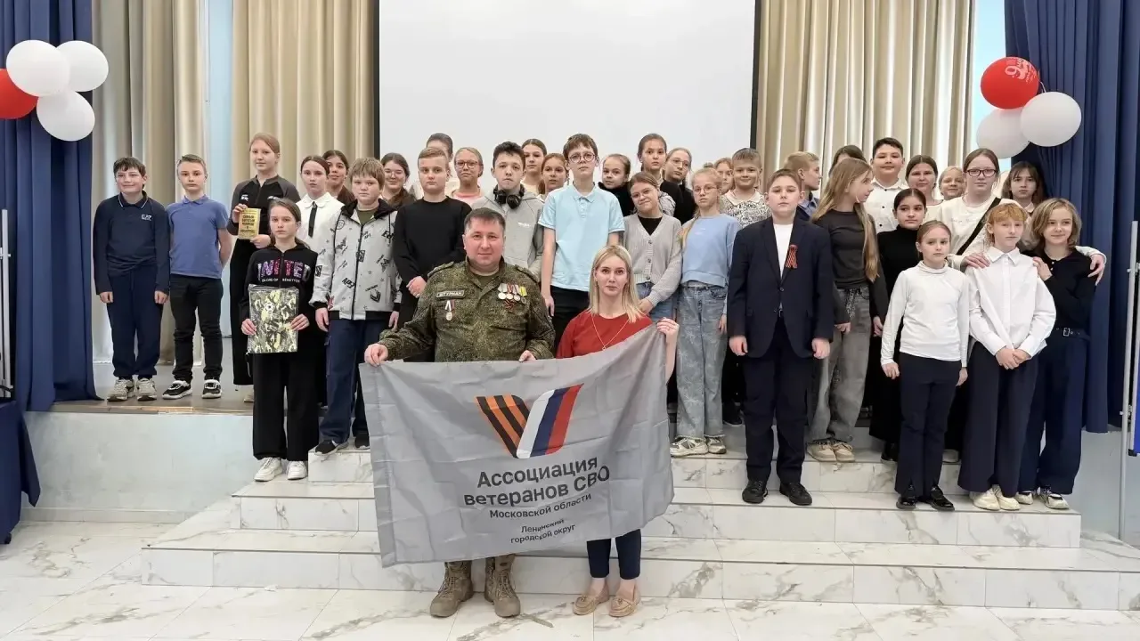 Сегодня в школьном корпусе на Советской, 24 для учеников состоялся Урок мужества, который провёл вет