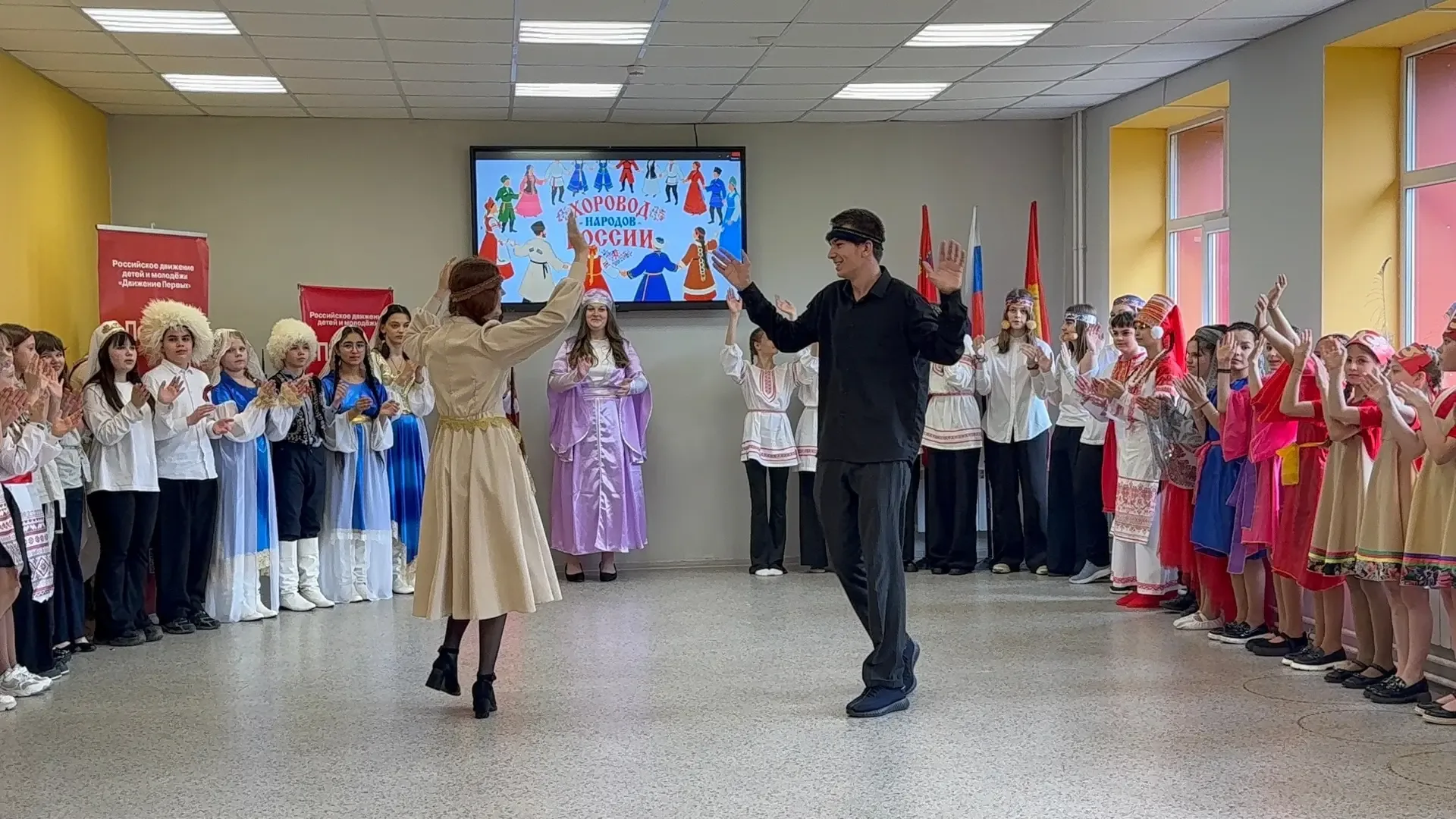 А в финале произошло самое трогательное — большой хоровод народов. Когда мы все, взявшись за руки, о