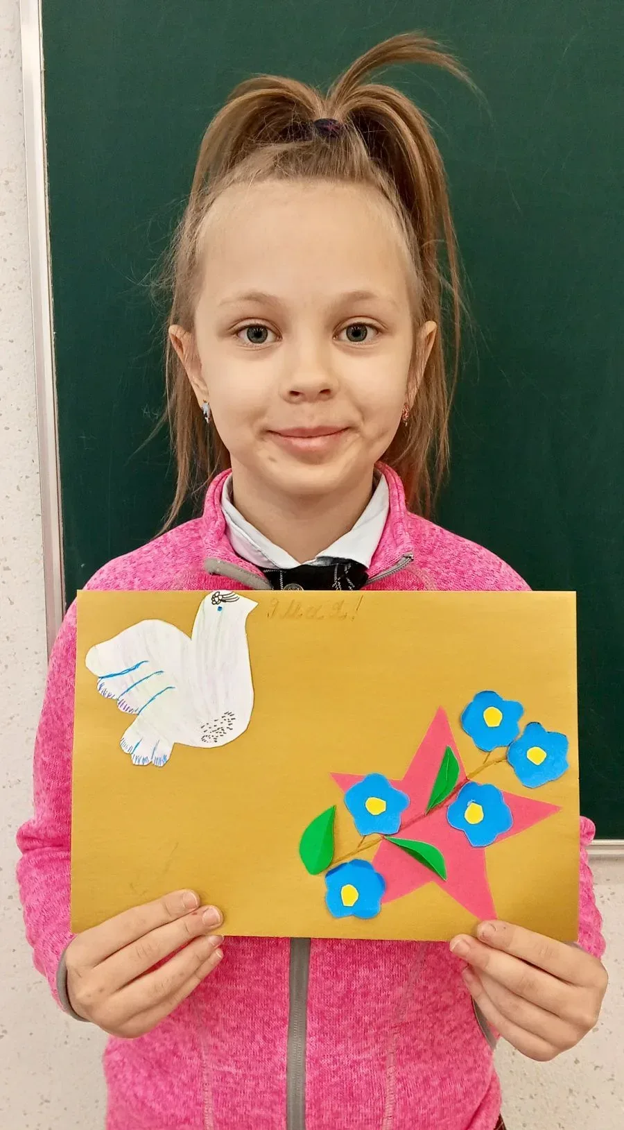 🎨 Творчество с душой: юные дизайнеры готовят поздравления! 🕊️  Май — самый торжественный и патриотич