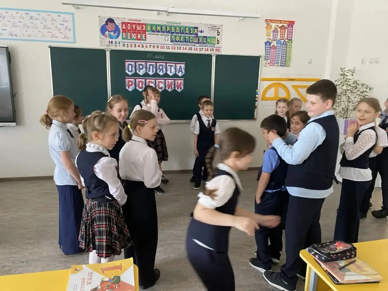 ✨ В 1 «В» и 1 «Д» классах прошло заключительное занятие по треку «Орлёнок — ЛИДЕР»! 🦅  Ребята с азар