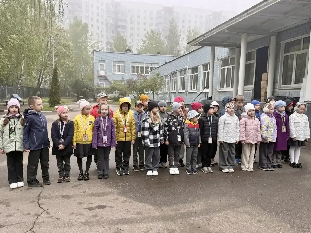 🇷🇺 Новая учебная неделя началась с важных традиций!  ✅По доброй традиции наша неделя стартовала с то