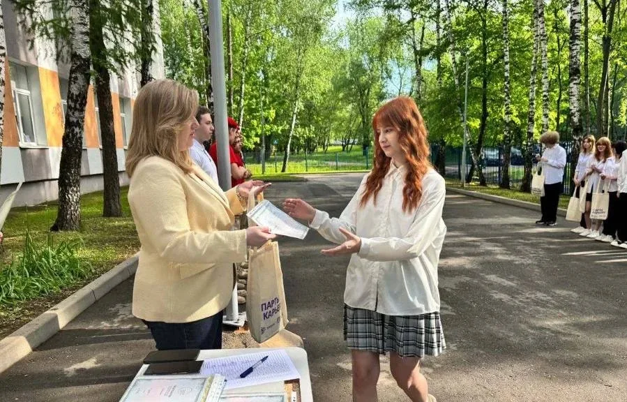 🎓Первая профессия уже в 10-ом классе!   18 мая в школьном отделении № 1 прошло торжественное вручени